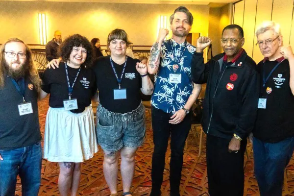 PPG Strikers with President Cummings at Convention